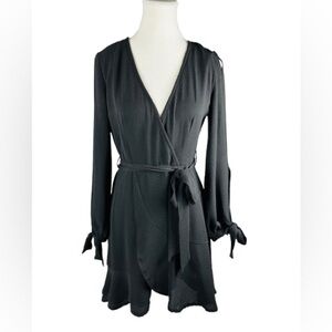 💜 5/$20 She + Sky Black Long Sleeve Wrap Dress Size S